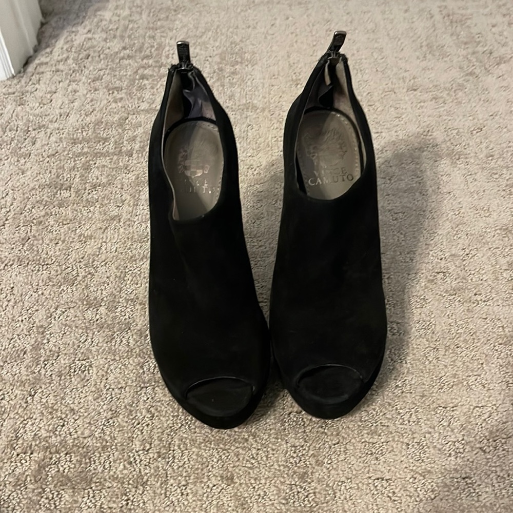 Vince Camuto black suede heel bootie size 6
